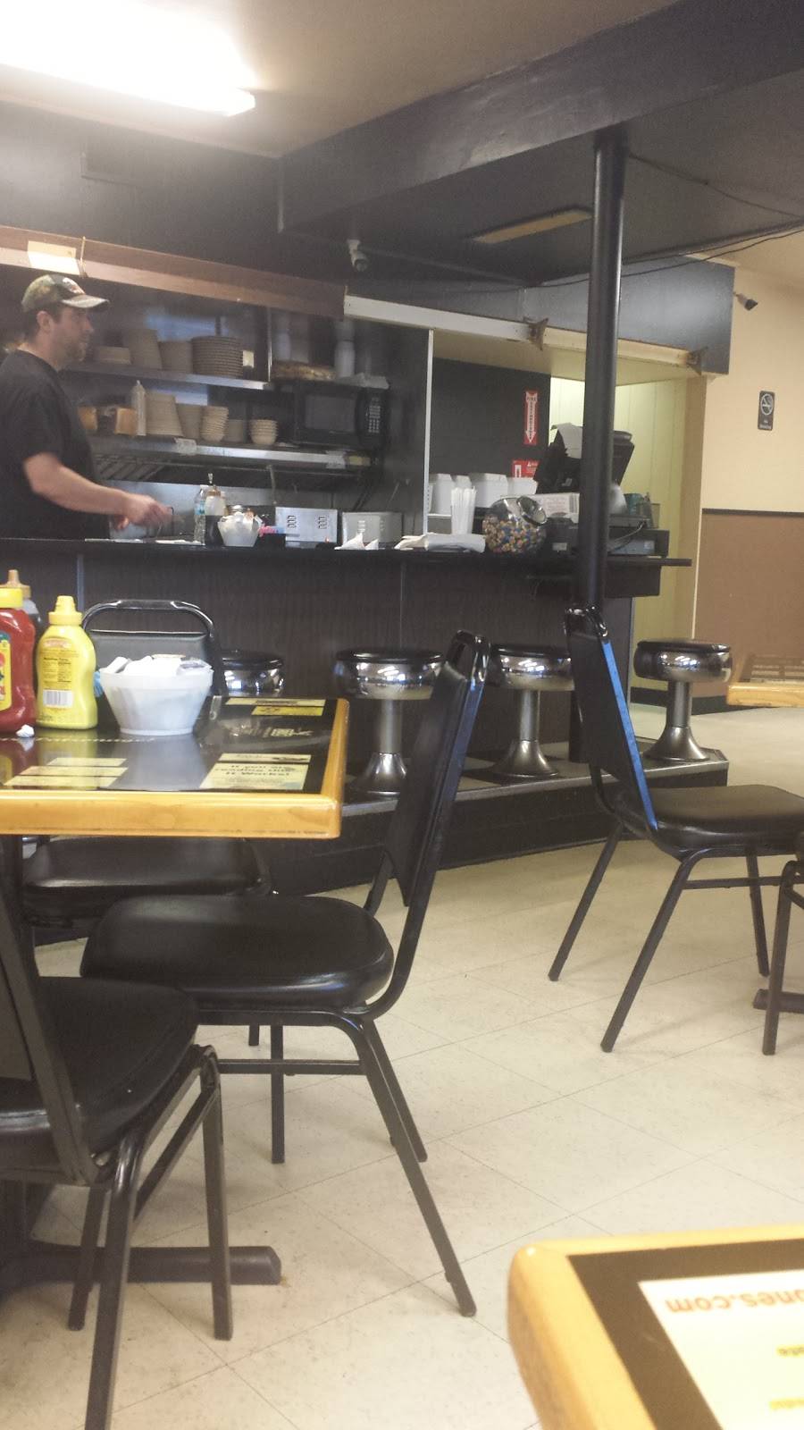 Slingers | restaurant | 1059 Gravois Rd, Fenton, MO 63026, USA | 6363431916 OR +1 636-343-1916