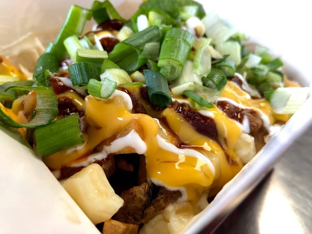 Smokes Poutinerie | restaurant | 85 Resolution Dr, Brampton, ON L6W 0A6, Canada | 9054502922 OR +1 905-450-2922