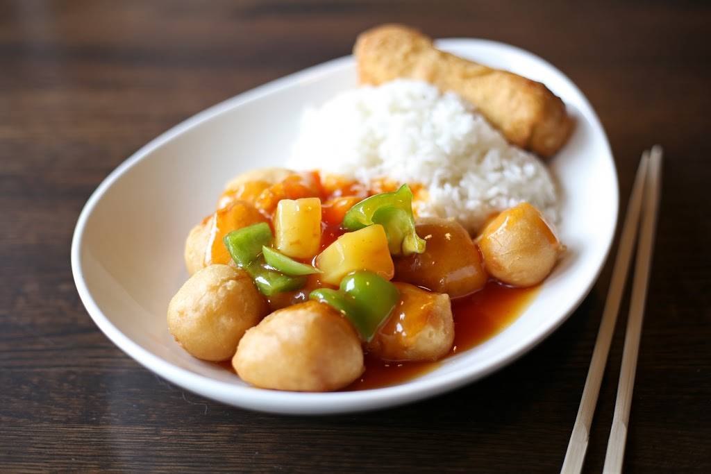 Mos Asian Bistro | restaurant | 1353 W Fullerton Ave, Chicago, IL 60614, USA | 7732481758 OR +1 773-248-1758