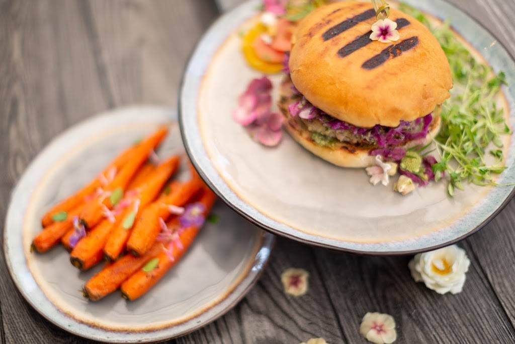 The Tavern at Zaca Creek | restaurant | 1297 Jonata Park Rd, Buellton, CA 93427, USA | 8056882412 OR +1 805-688-2412