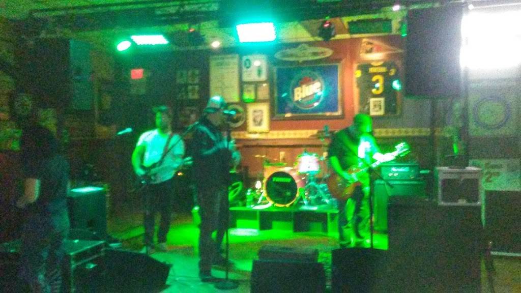 End Zone Bar & Grill | restaurant | 216 N 10th St, Kulpmont, PA 17834, USA | 5703735040 OR +1 570-373-5040