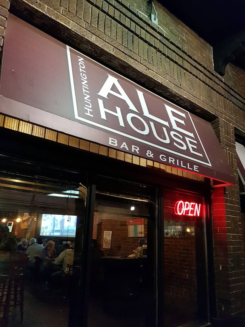 Huntington Ale House | restaurant | 1318 4th Ave, Huntington, WV 25701, USA | 3045222537 OR +1 304-522-2537