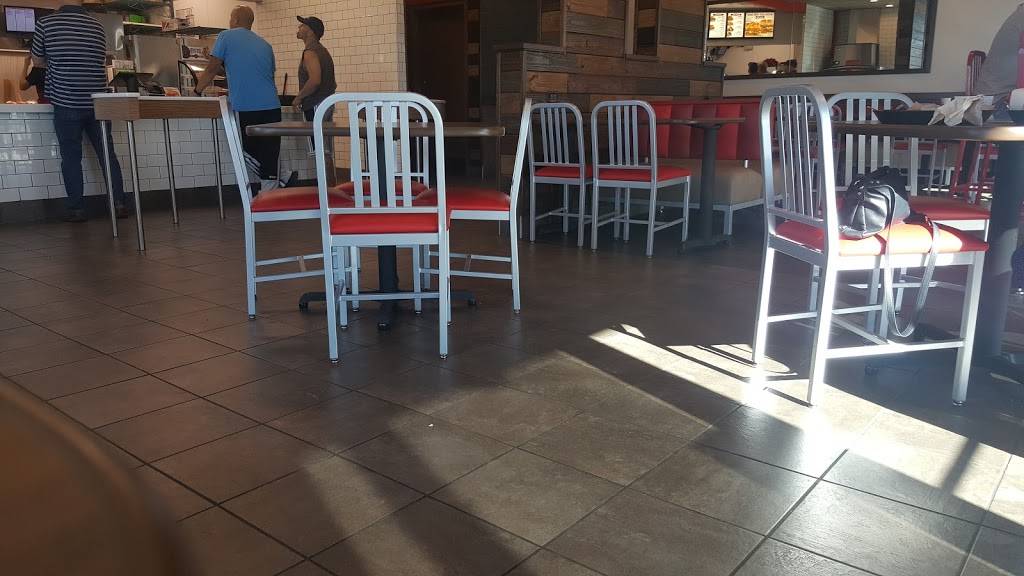 Arbys | meal takeaway | 5640 W Cortaro Farms Rd, Oro Valley, AZ 85742, USA | 5205722102 OR +1 520-572-2102