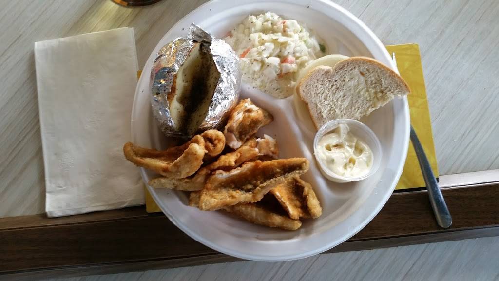 River Street Pier | restaurant | 1984 Velp Ave, Green Bay, WI 54303, USA | 9204900017 OR +1 920-490-0017