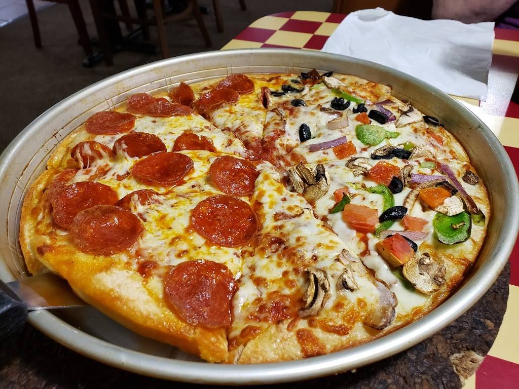 Pizza Hut | meal takeaway | 743 S 10th St, Williamsburg, KY 40769, USA | 6065495896 OR +1 606-549-5896