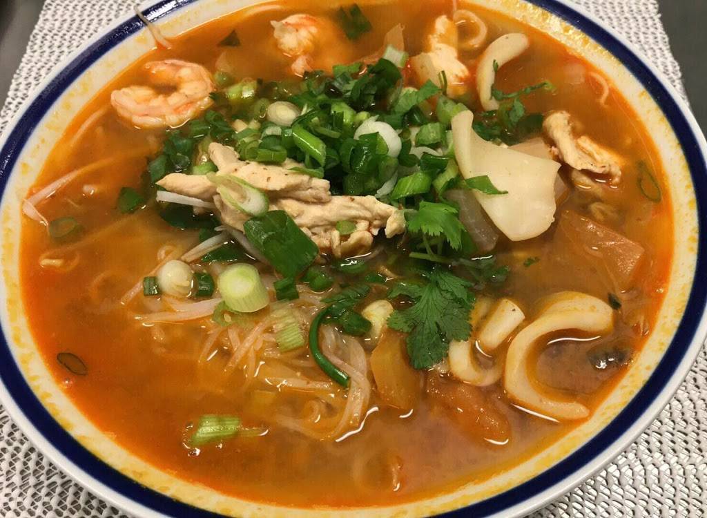 Yummy Yum Thai Restaurant | restaurant | 3411 Memorial Blvd, Murfreesboro, TN 37129, USA | 6159566112 OR +1 615-956-6112