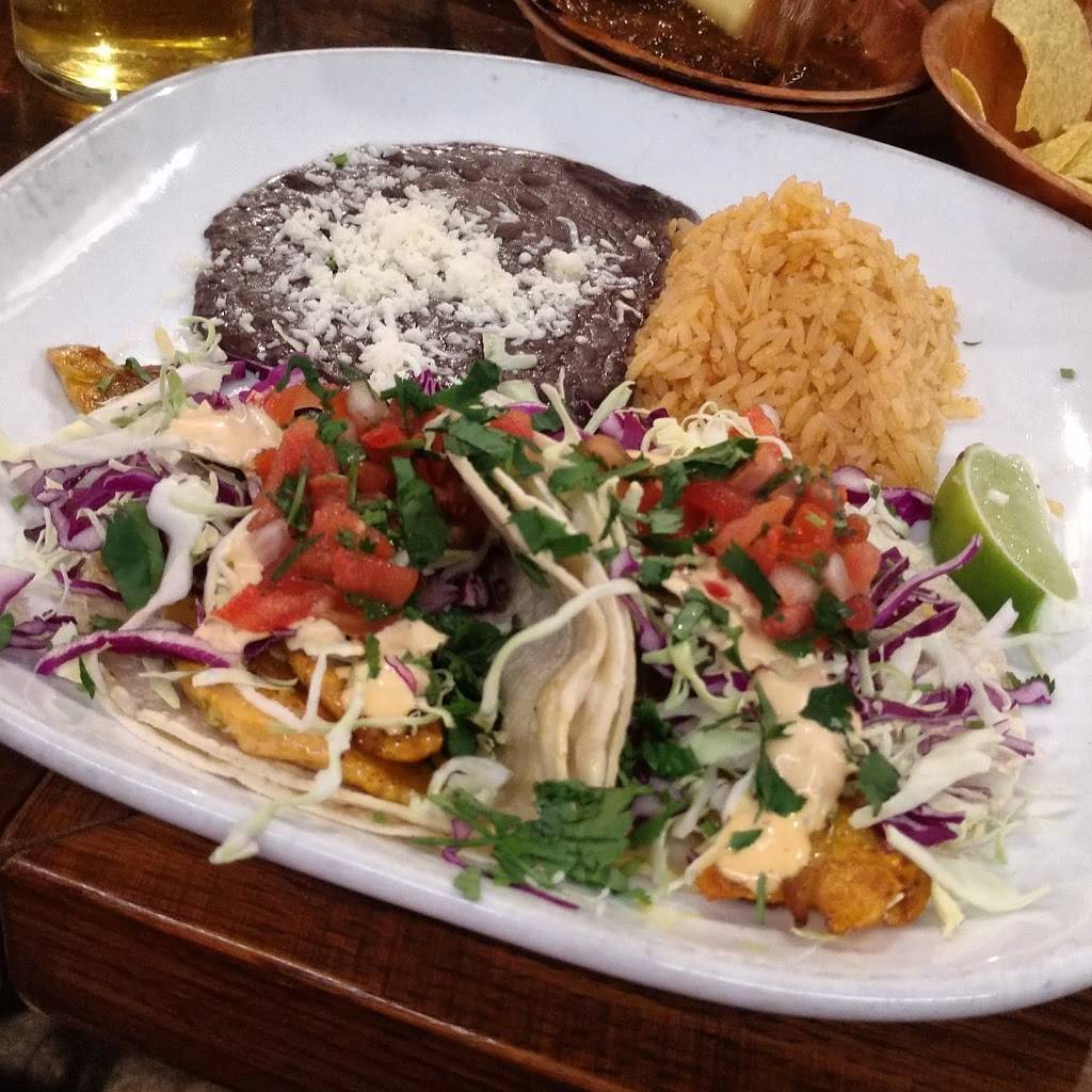 El Farolito | restaurant | 8465 Old Redwood Hwy #101, Windsor, CA 95492, USA | 7078389511 OR +1 707-838-9511