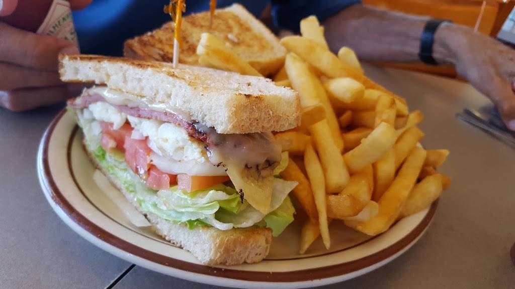 Hot N Tot | restaurant | 2347 Pacific Coast Hwy, Lomita, CA 90717, USA | 3103269626 OR +1 310-326-9626