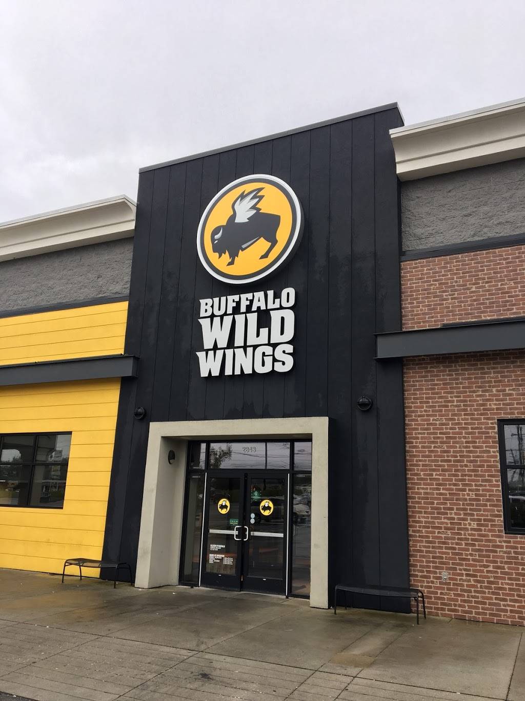 Buffalo Wild Wings | meal takeaway | 2843 W Andrew Johnson Hwy, Morristown, TN 37814, USA | 4235879784 OR +1 423-587-9784