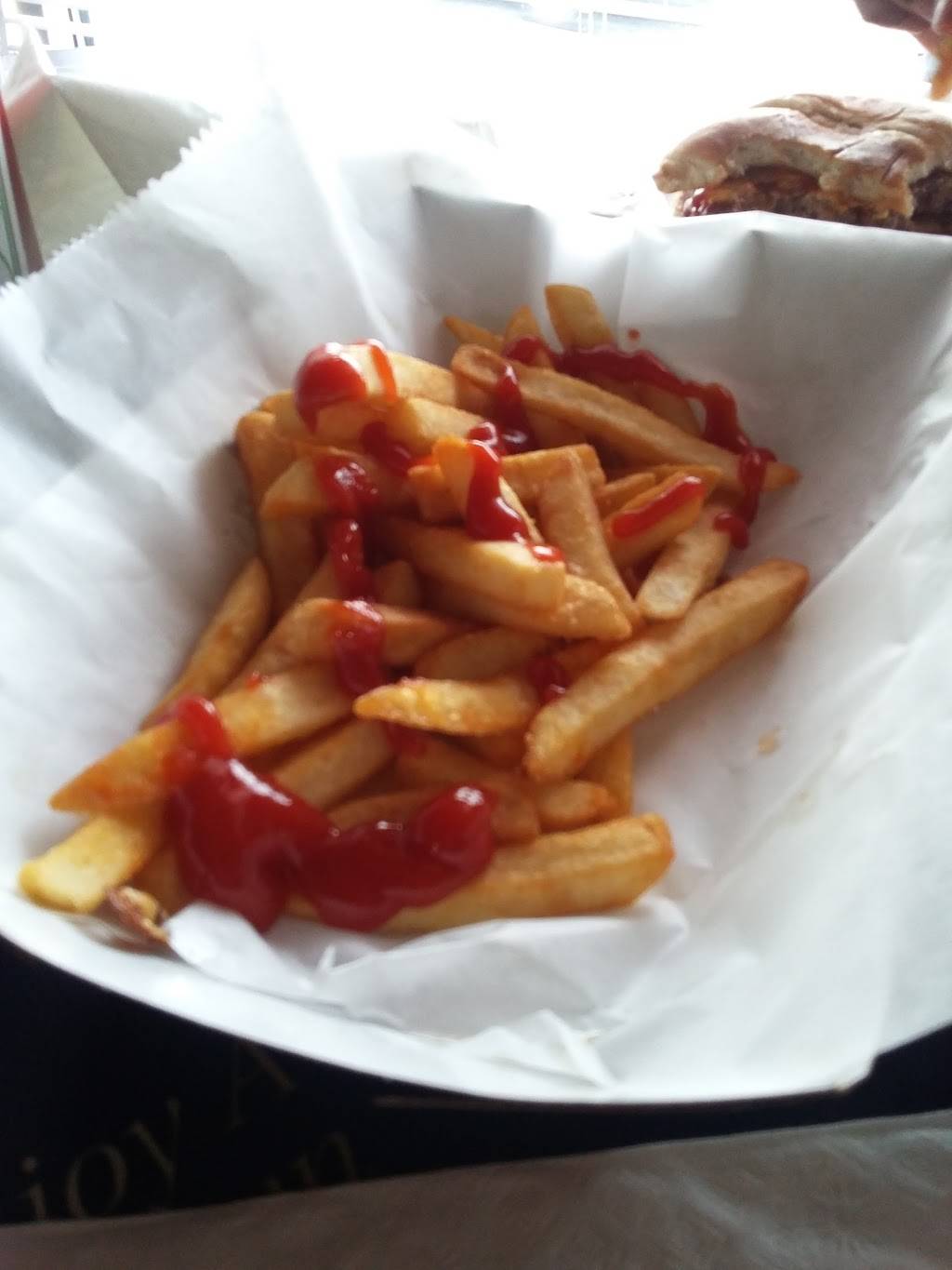 Diamonds Pub & Grille | restaurant | 7607 W Hampton Ave, Milwaukee, WI 53218, USA | 4144614150 OR +1 414-461-4150