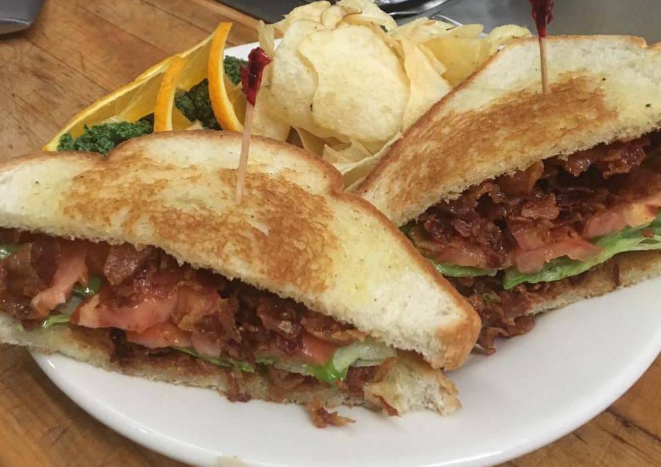 The Simmering Pot | restaurant | 930 E Grafton Rd, Fairmont, WV 26554, USA | 3043665500 OR +1 304-366-5500