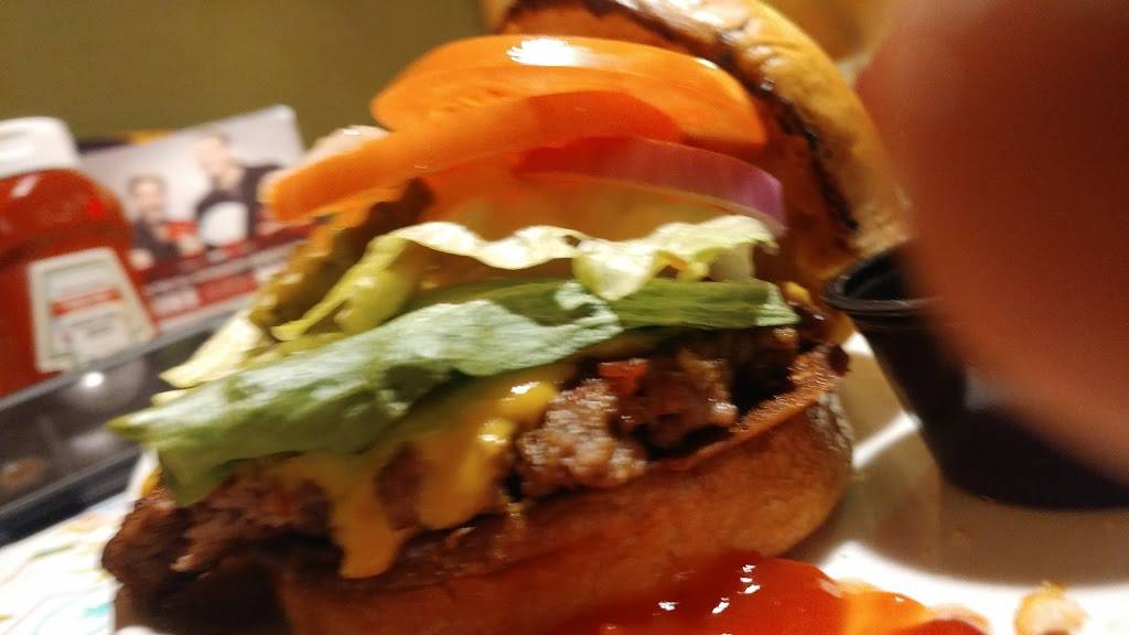 Applebees Grill + Bar | restaurant | 319 Homer Adams Pkwy, Alton, IL 62002, USA | 6184626575 OR +1 618-462-6575