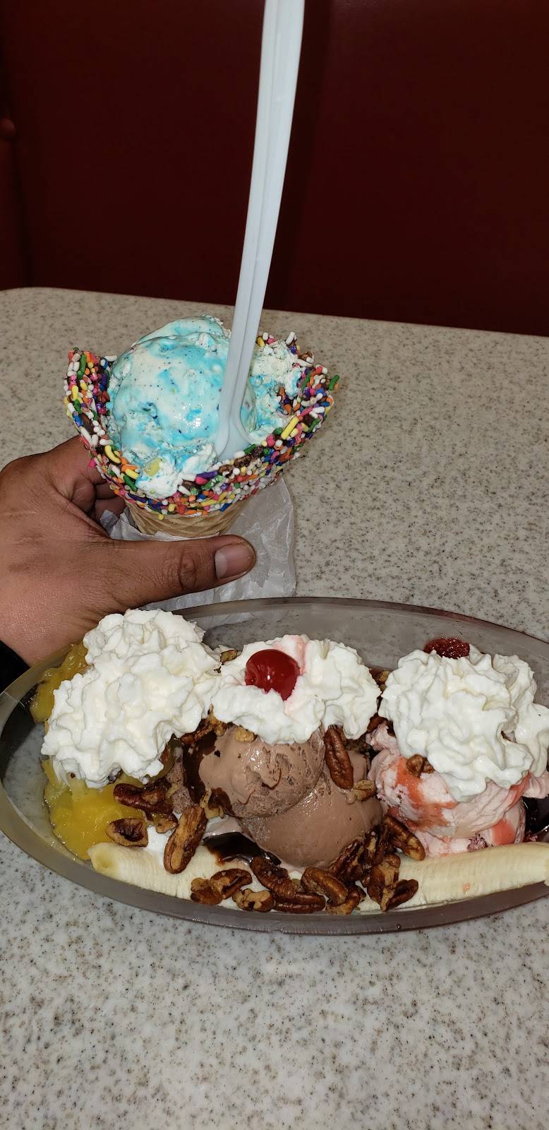 Oberweis Ice Cream and Dairy Store | restaurant | 338 W Army Trail Rd, Bloomingdale, IL 60108, USA | 6309243020 OR +1 630-924-3020