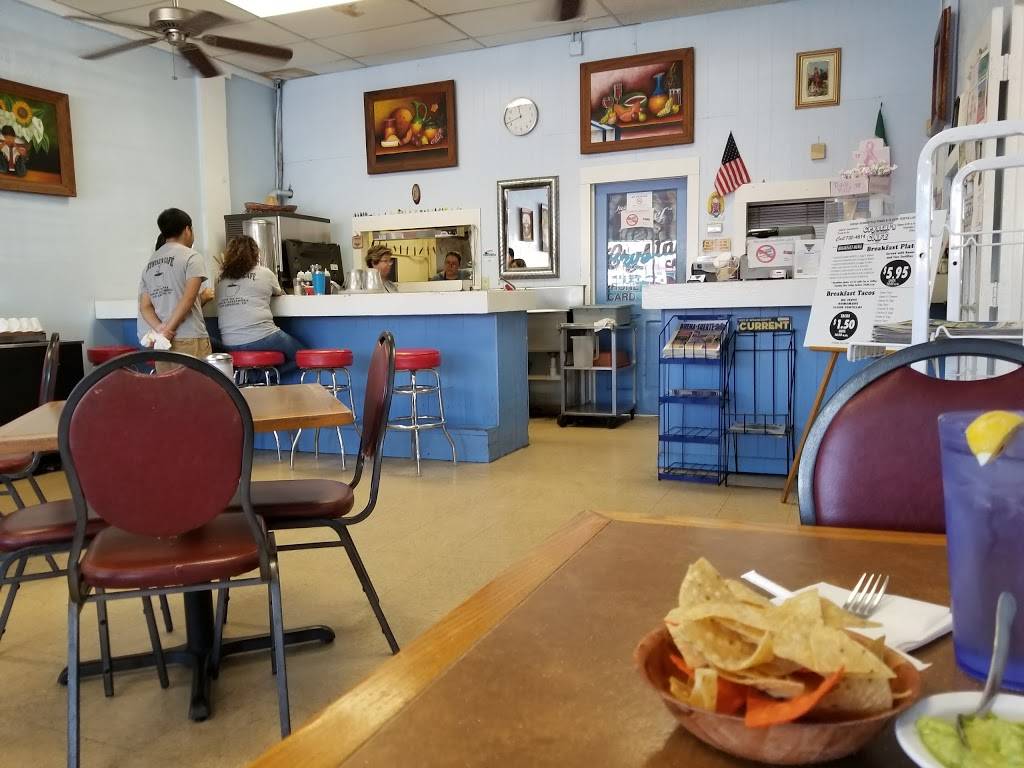 Crystals Cafe | restaurant | 2420 N Zarzamora St, San Antonio, TX 78201, USA | 2107324614 OR +1 210-732-4614