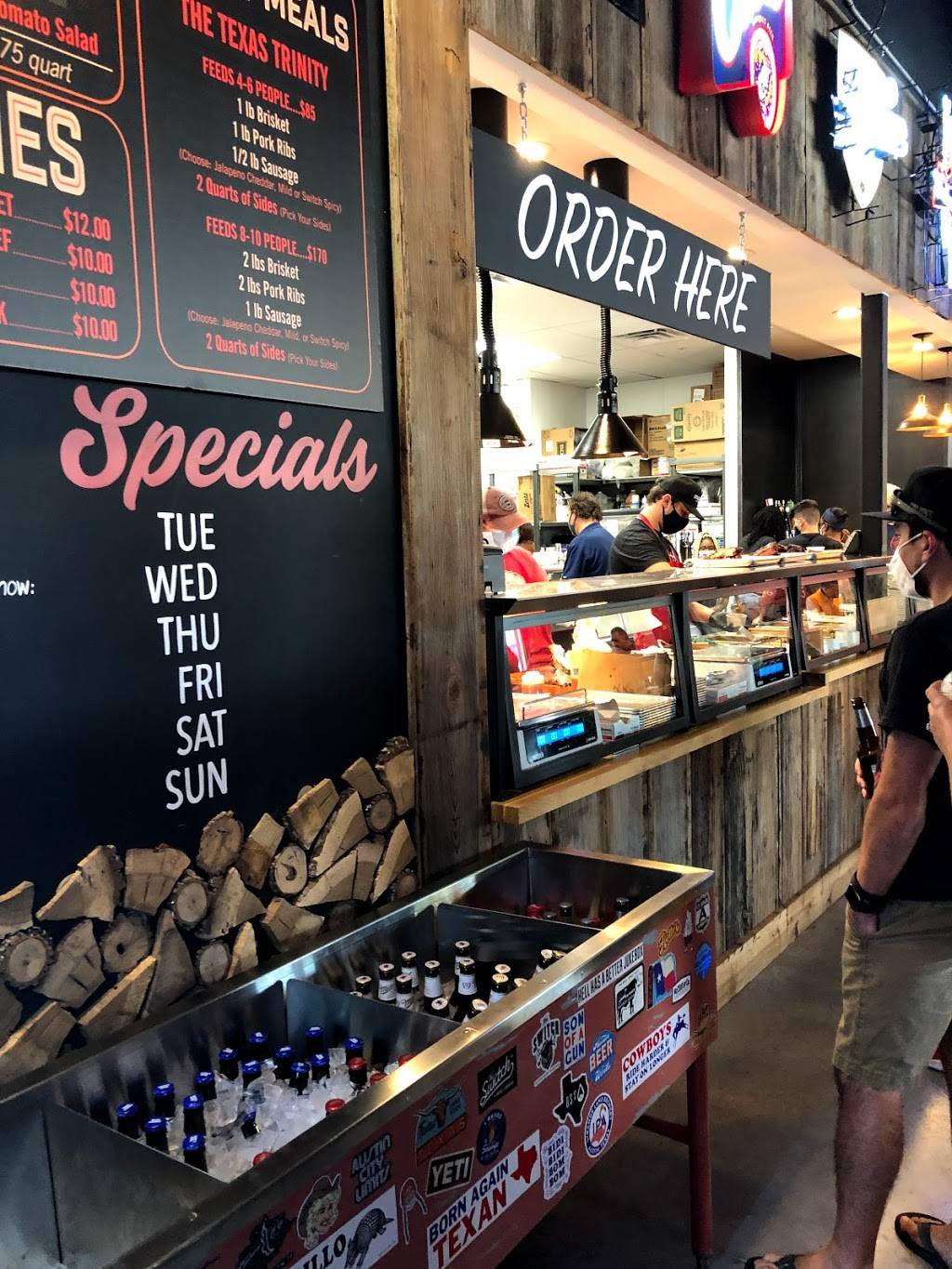 Stiles Switch BBQ | restaurant | 800 W Whitestone Blvd Suite A-1, Cedar Park, TX 78613, USA | 5123053611 OR +1 512-305-3611