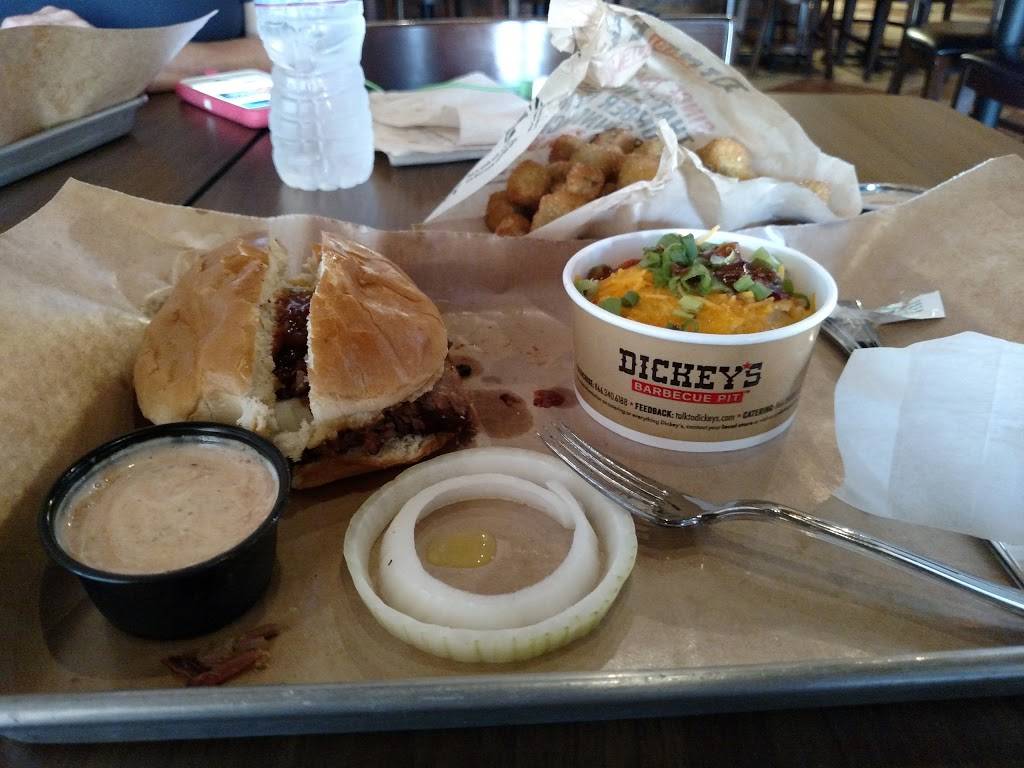 Dickeys Barbecue Pit | restaurant | 227 E Main St, Visalia, CA 93291, USA | 5597321510 OR +1 559-732-1510