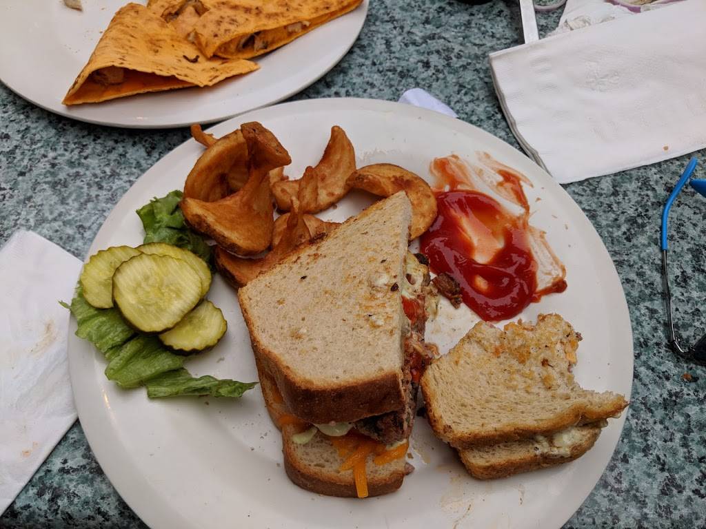 Donnellys Public House | restaurant | 1 Water St, Fairport, NY 14450, USA | 5853775450 OR +1 585-377-5450