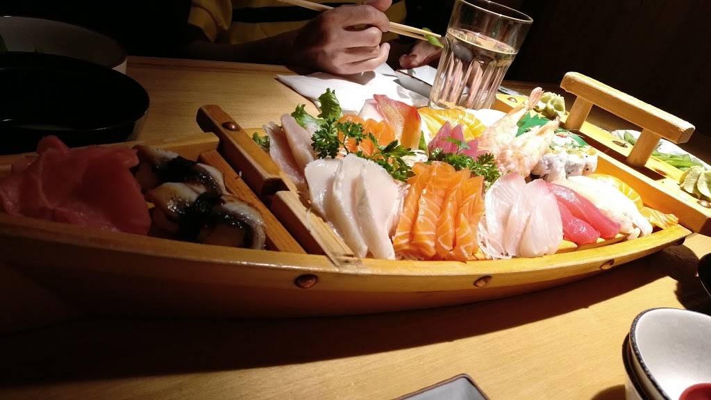 Gonoe Sushi | restaurant | 262 Queens Quay W, Toronto, ON M5J 1B5, Canada | 4162041799 OR +1 416-204-1799