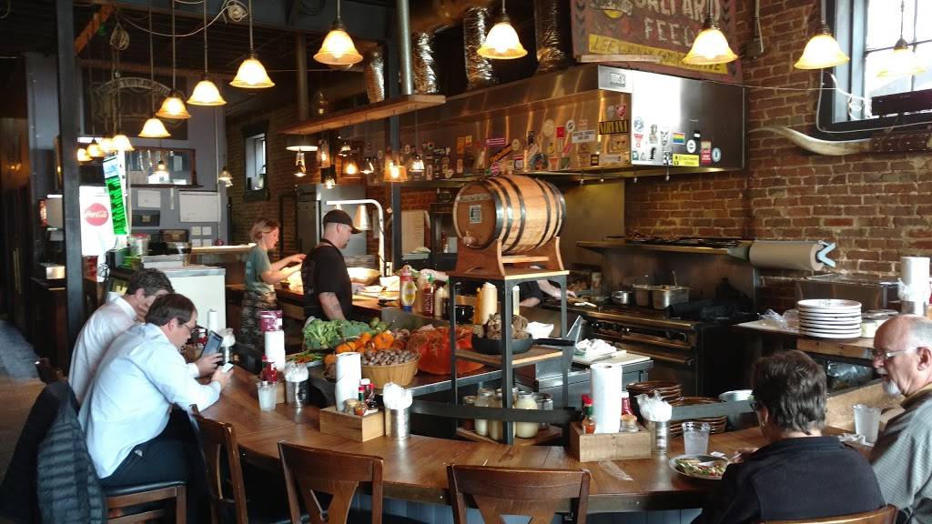 Kermits Outlaw Kitchen | restaurant | 124 Main St, Tupelo, MS 38804, USA | 6626206622 OR +1 662-620-6622