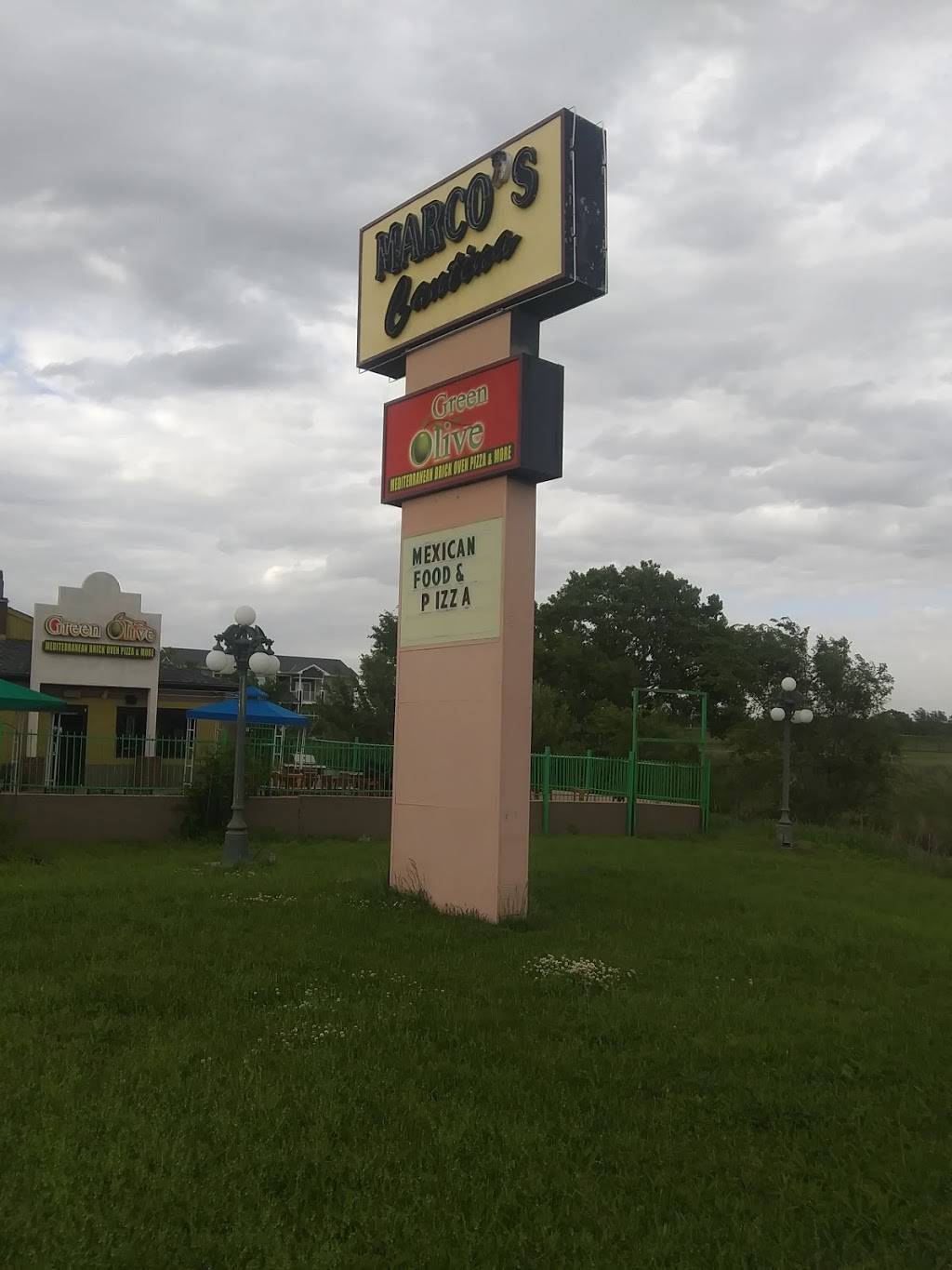 Marcos Cantina | restaurant | 6600 W Central Ave, Wichita, KS 67212, USA | 3169452404 OR +1 316-945-2404