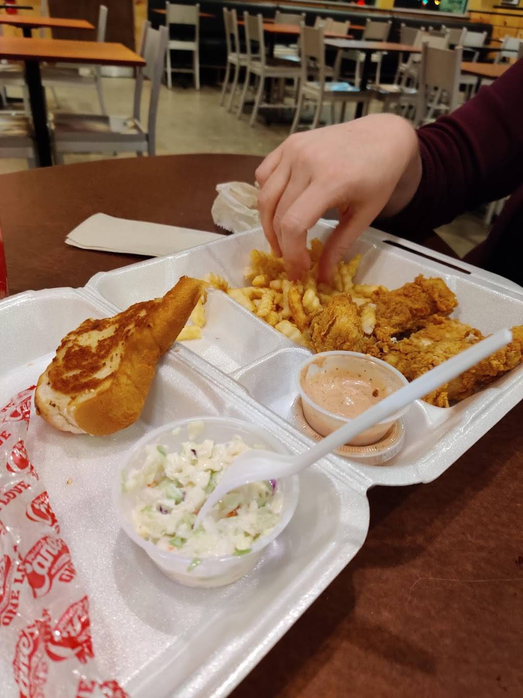 Raising Canes Chicken Fingers | meal takeaway | 8771 N Ambassador Dr, Kansas City, MO 64154, USA | 8165840502 OR +1 816-584-0502
