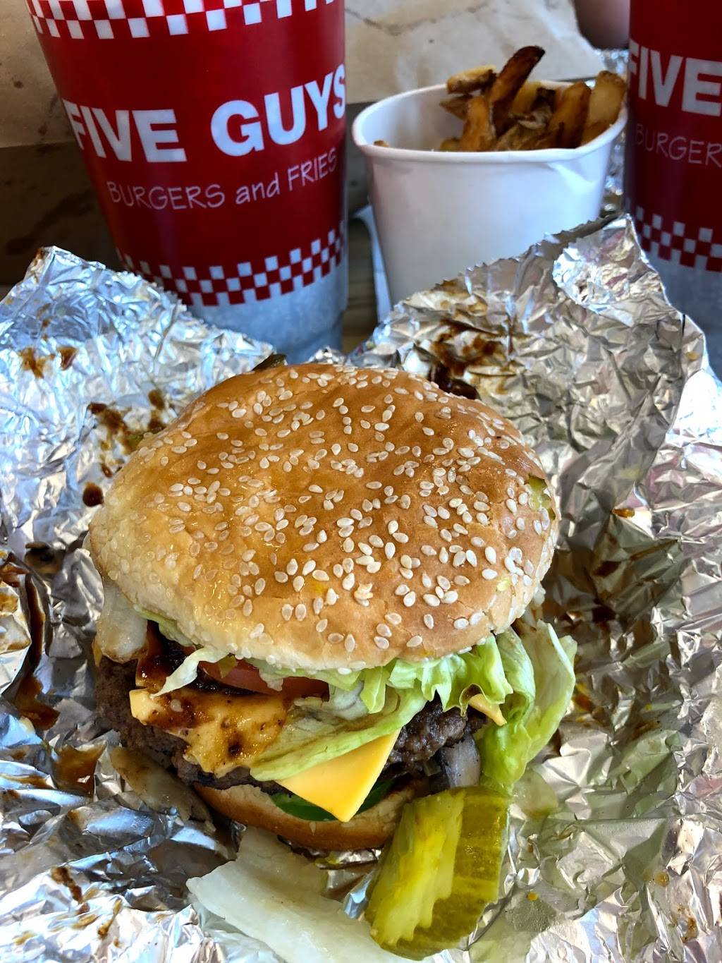 Five Guys | meal takeaway | 5411 Harvey St, Muskegon, MI 49444, USA | 2317983555 OR +1 231-798-3555