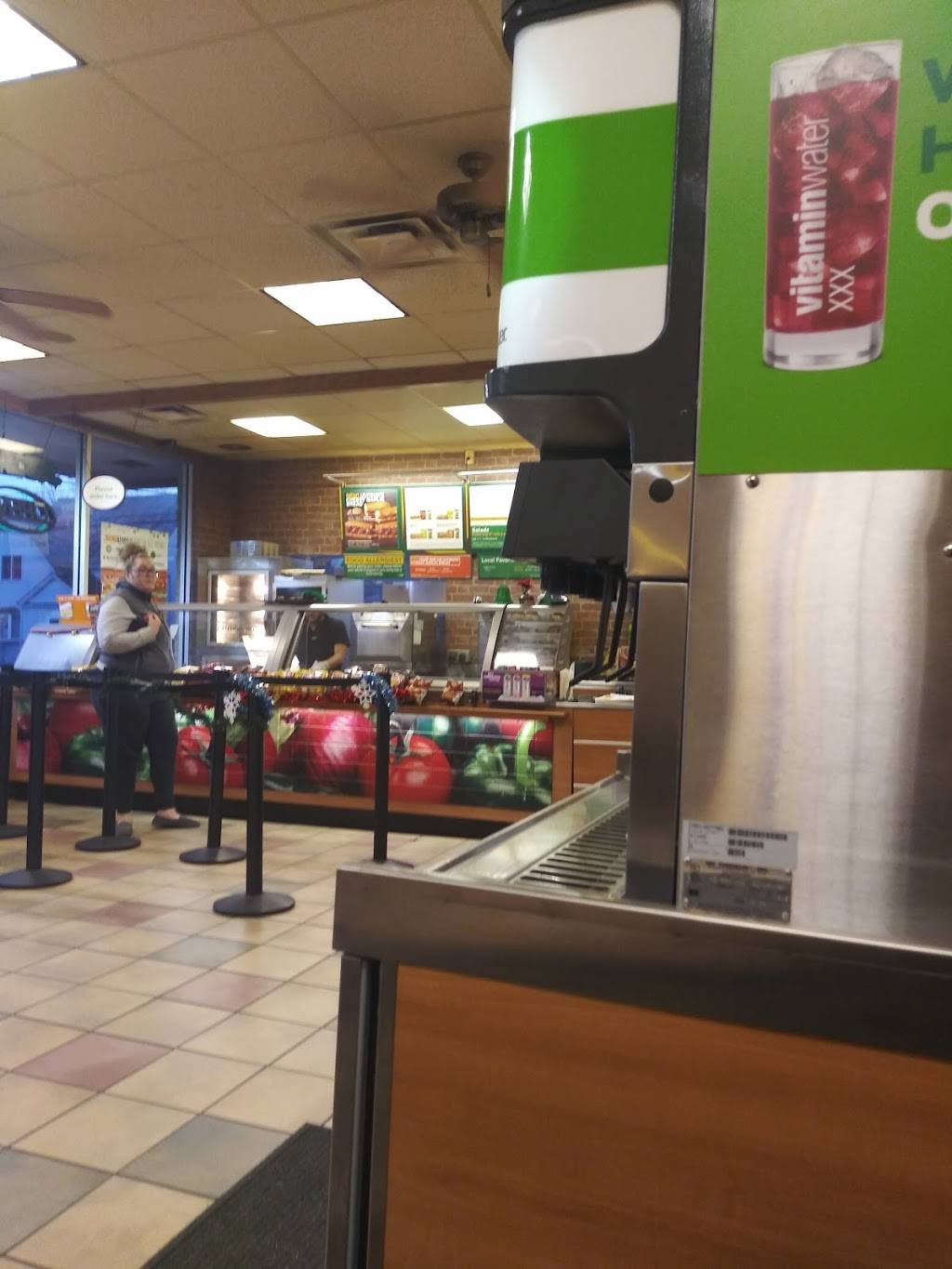 Subway | restaurant | 2 Ray Ave, Fitchburg, MA 01420, USA | 9783450138 OR +1 978-345-0138