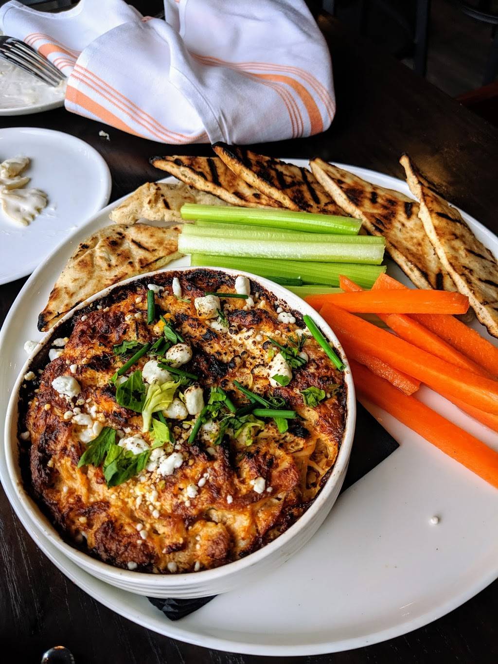 The Square Kitchen & Bar | restaurant | 1 Pond St, Sharon, MA 02067, USA | 7818677979 OR +1 781-867-7979