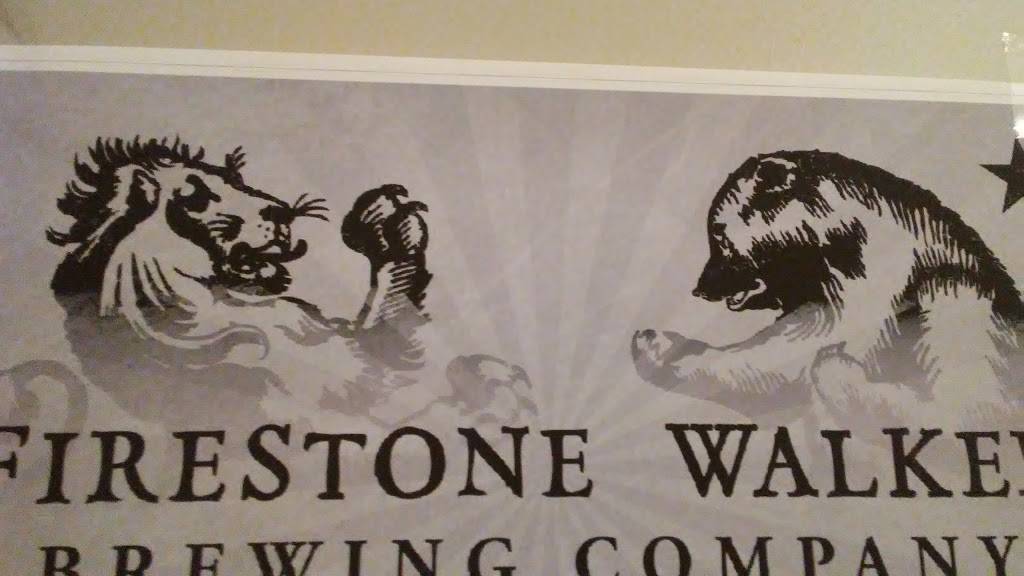 Off The Traxx | restaurant | 3144 Oak Park Ave # A, Berwyn, IL 60402, USA | 7086374430 OR +1 708-637-4430