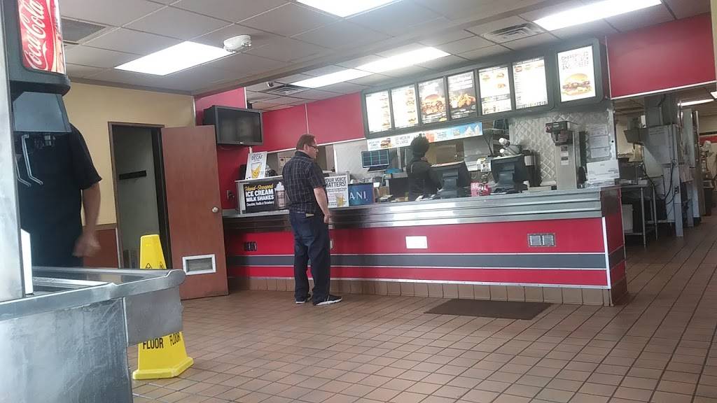 Hardees | restaurant | 2695 Gilchrist Rd, Akron, OH 44305, USA | 3307984080 OR +1 330-798-4080