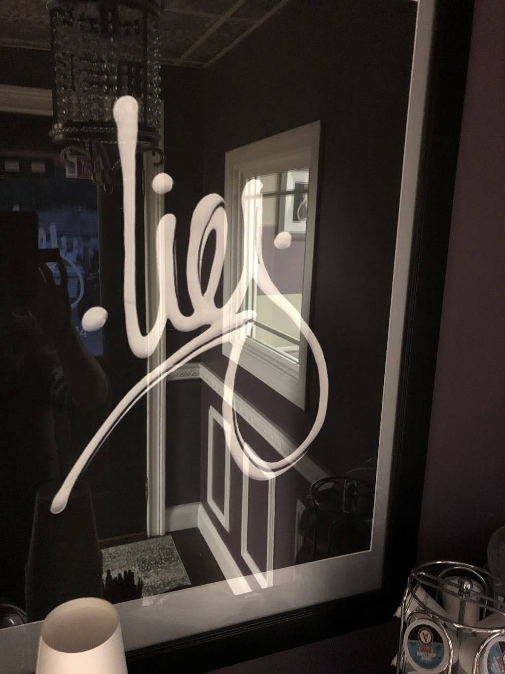 Little White Lies | restaurant | 166 Schoosett St, Pembroke, MA 02359, USA | 7818263444 OR +1 781-826-3444