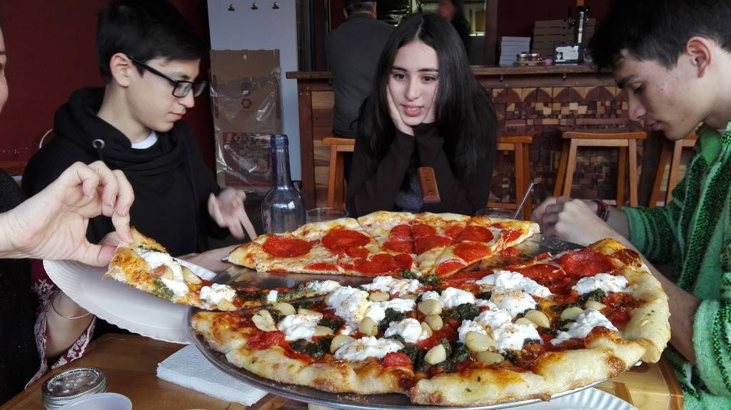 Gracies Pizza | restaurant | 4330 Melrose Ave, Los Angeles, CA 90029, USA | 3236631219 OR +1 323-663-1219