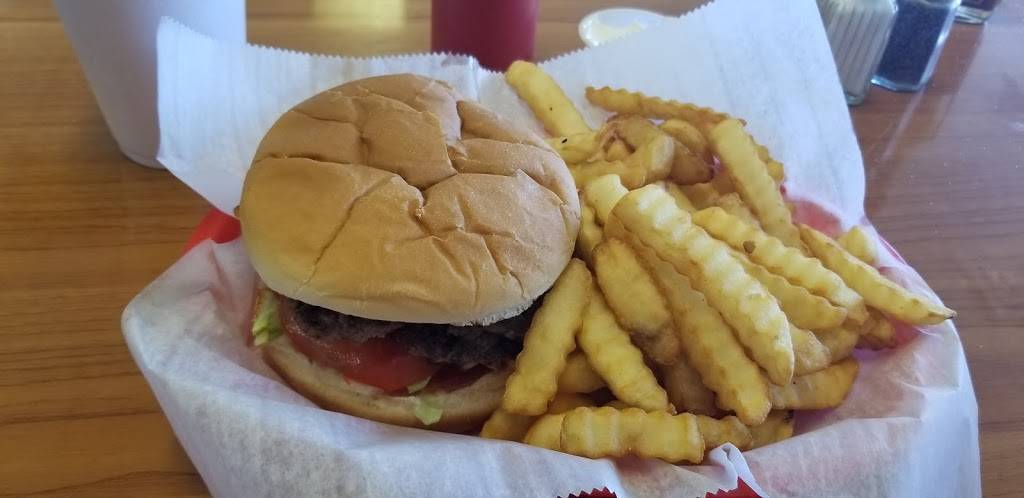 Burger And Shake | restaurant | 66 S 400 Center Ln #175, Dawsonville, GA 30534, USA | 7062160083 OR +1 706-216-0083