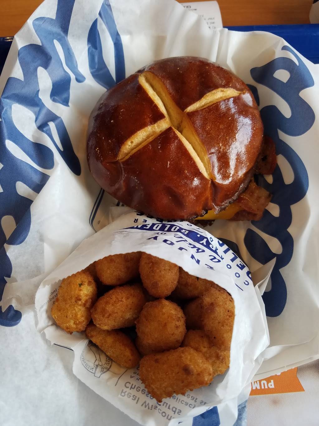 Culvers | restaurant | 3035 W Shore Dr, Holland, MI 49424, USA | 6163998475 OR +1 616-399-8475