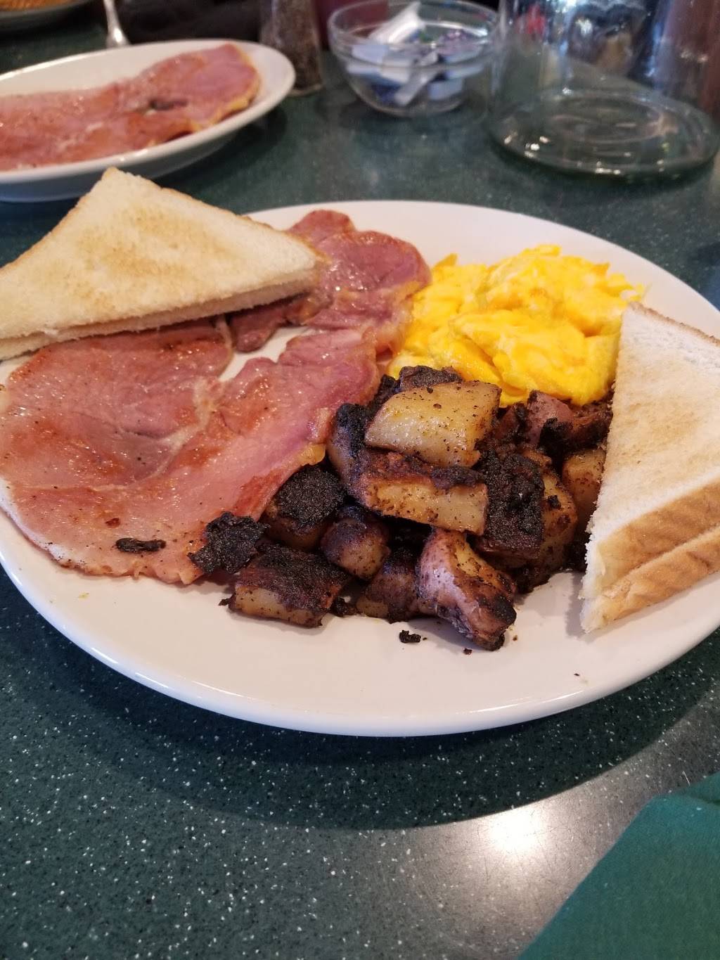 Tavern On the Green at Eagle Ridge | restaurant | 565 Competition Rd, Raleigh, NC 27603, USA | 9199778094 OR +1 919-977-8094