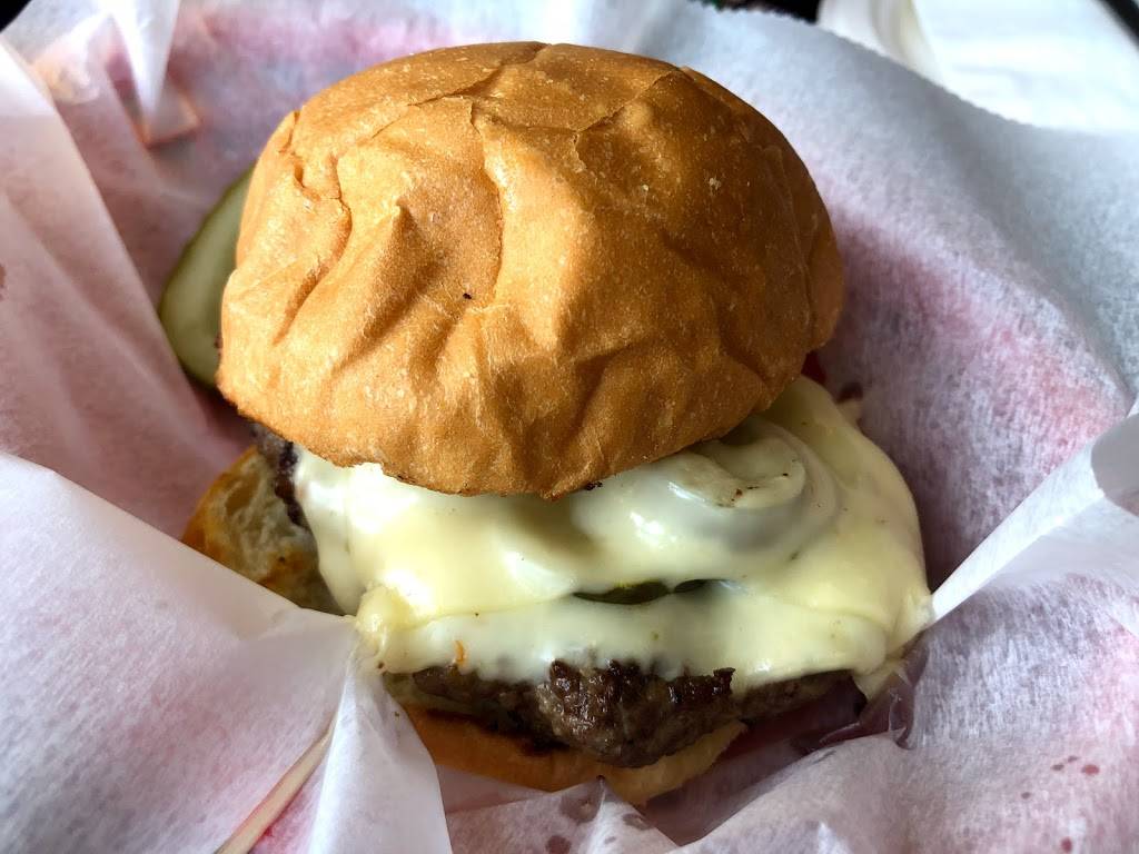 Cardinal Restaurant and Bar | restaurant | 2920 E 38th St, Minneapolis, MN 55406, USA | 6127245837 OR +1 612-724-5837