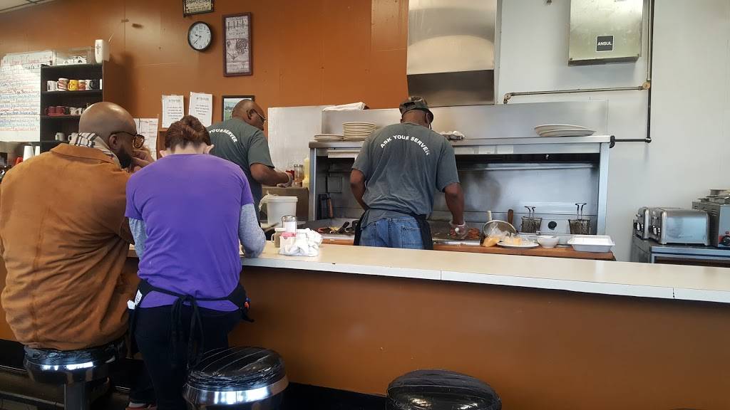 Grandmas II Restaurant | restaurant | 1610 N Main St, Dayton, OH 45405, USA | 9372758617 OR +1 937-275-8617