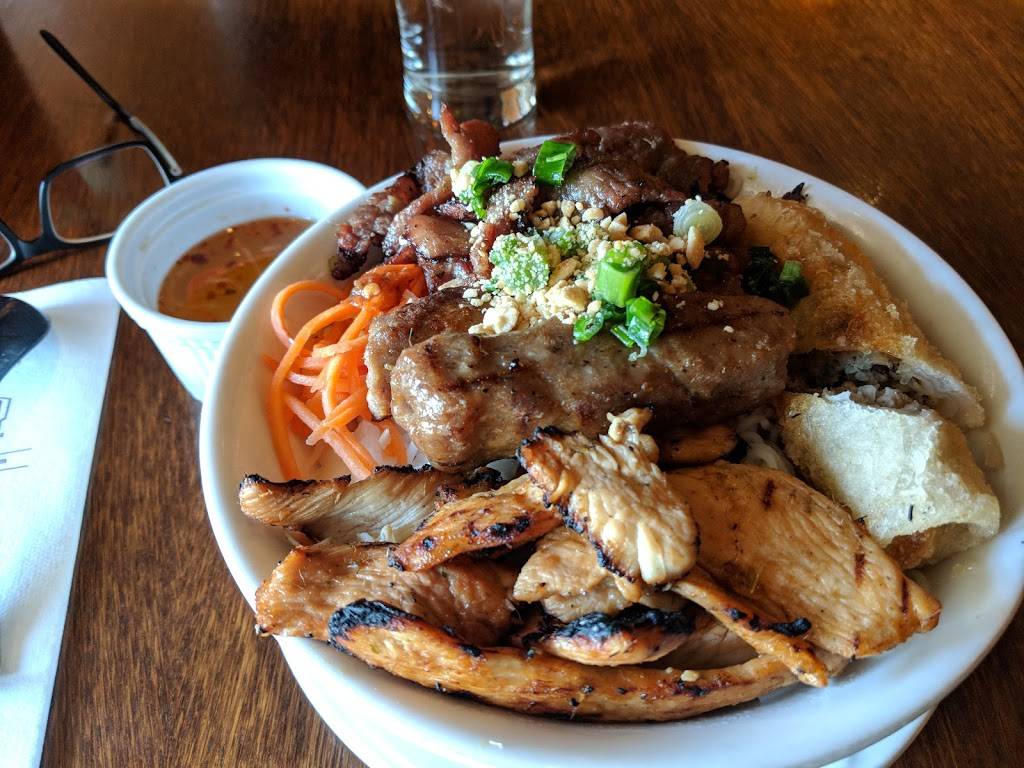 Vietnam Restaurant | restaurant | 221 N 11th St, Philadelphia, PA 19107, USA | 2155921163 OR +1 215-592-1163