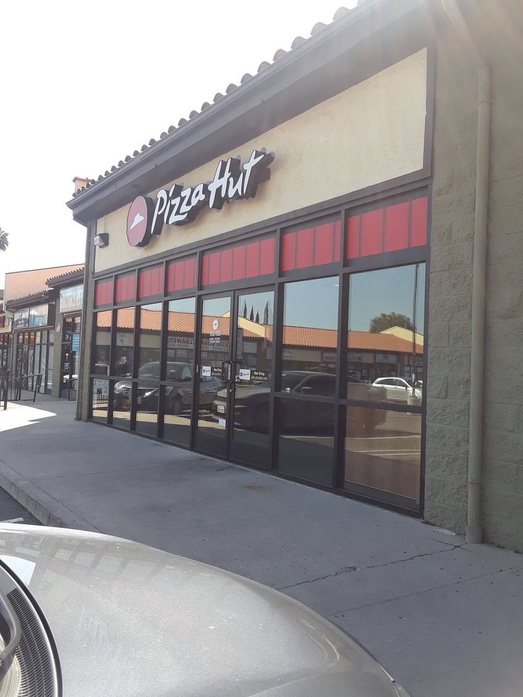Pizza Hut | restaurant | 12737 Glenoaks Blvd, Sylmar, CA 91342, USA | 8183626741 OR +1 818-362-6741
