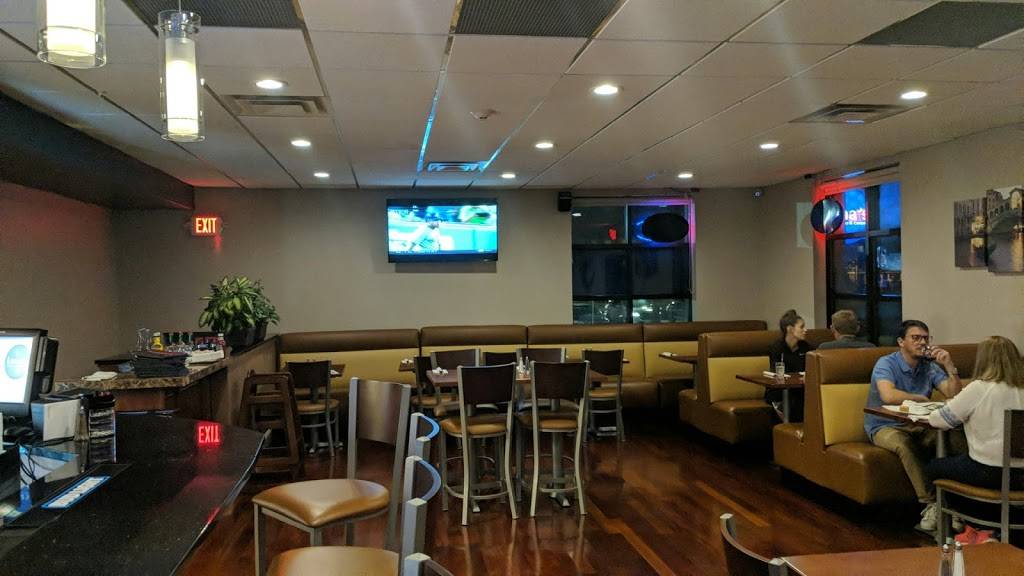 Lunas Italian & Latin Cuisine | restaurant | 945 Saratoga St, Boston, MA 02128, USA | 6174185321 OR +1 617-418-5321