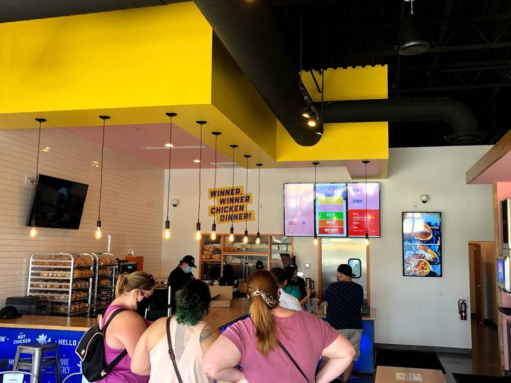 Howdy Hot Chicken | restaurant | 19922 Southwest Fwy, Sugar Land, TX 77479, USA | 8328474974 OR +1 832-847-4974