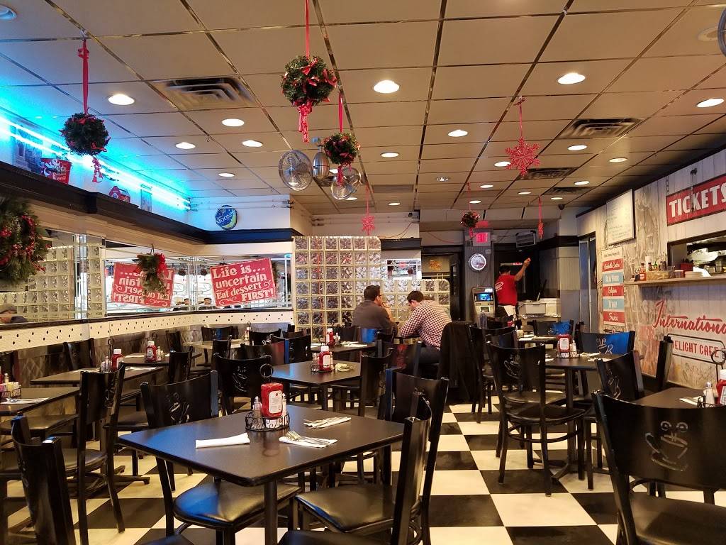 International Delight Cafe | restaurant | 241 Sunrise Hwy, Rockville Centre, NY 11570, USA | 5167667557 OR +1 516-766-7557