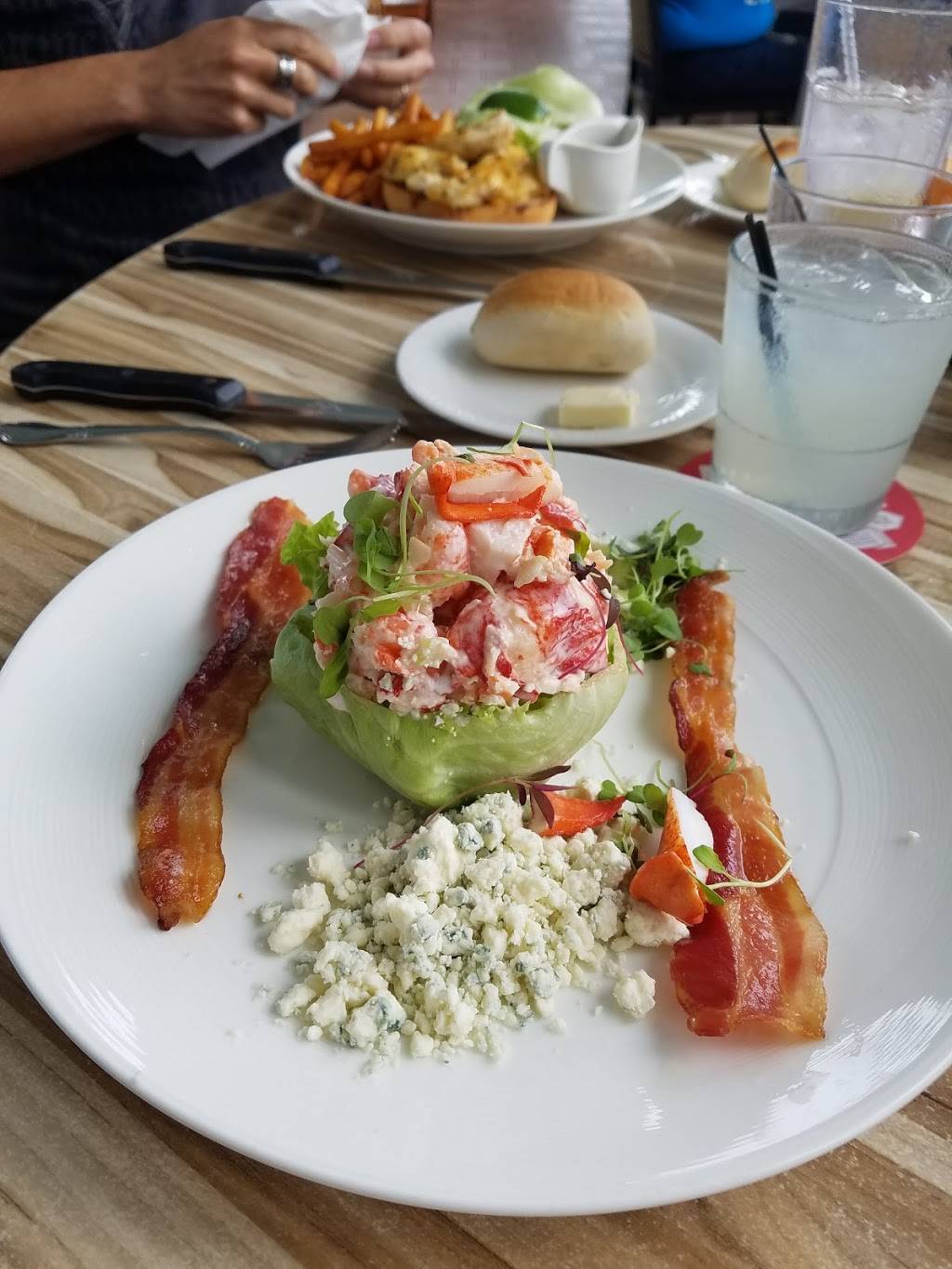 Bon Appetit Restaurant and Bar | restaurant | 148 Marina Plaza, Dunedin, FL 34698, USA | 7277332151 OR +1 727-733-2151