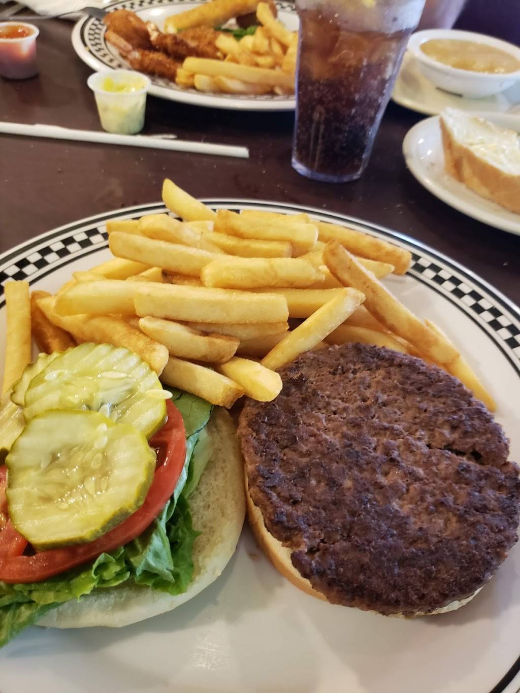 Georges Kitchen | restaurant | 13101 Triskett Rd, Cleveland, OH 44111, USA | 2166710430 OR +1 216-671-0430