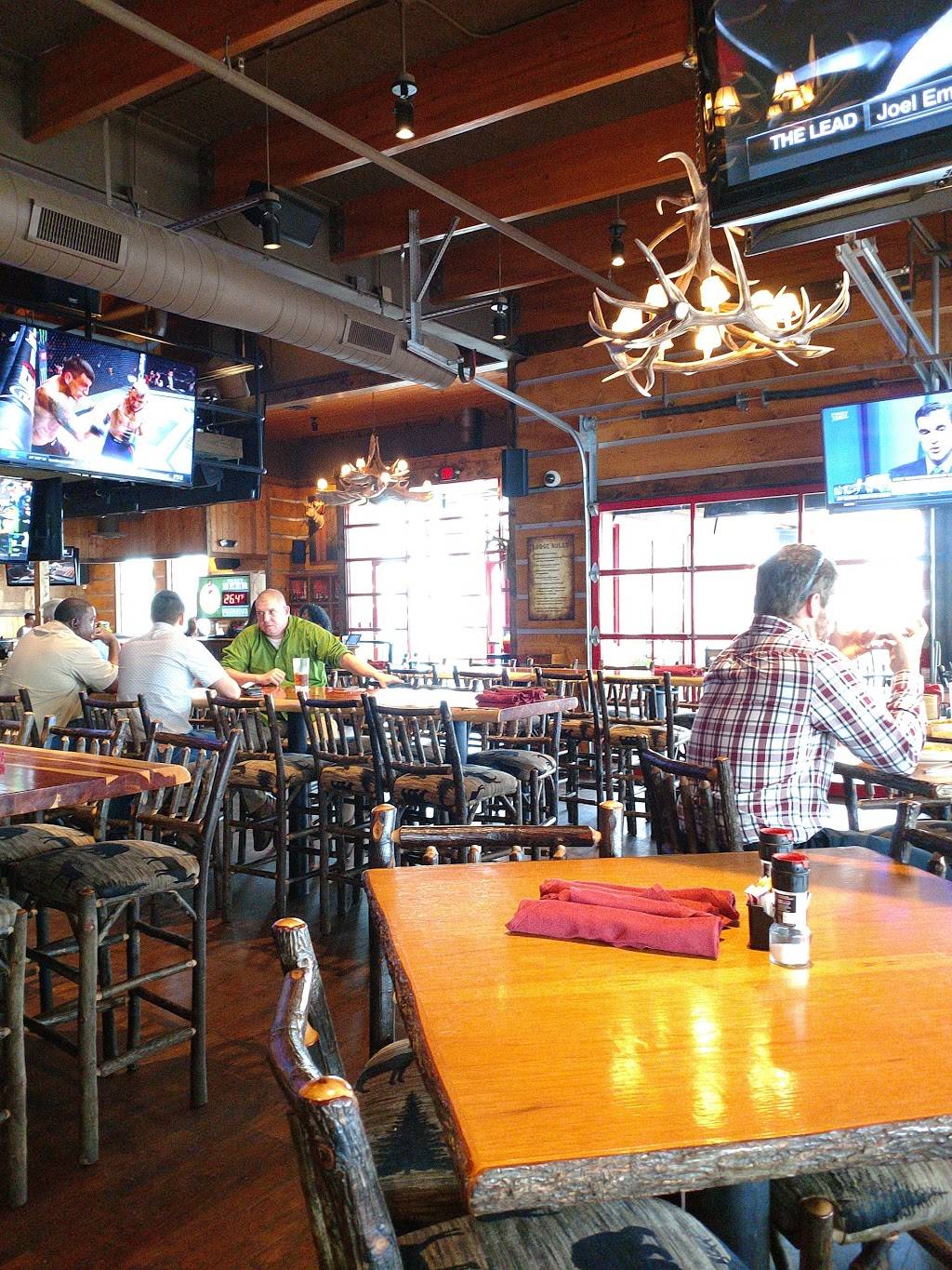 Twin Peaks Restaurant | restaurant | 702 Northwest Loop 410, San Antonio, TX 78216, USA | 2104477102 OR +1 210-447-7102