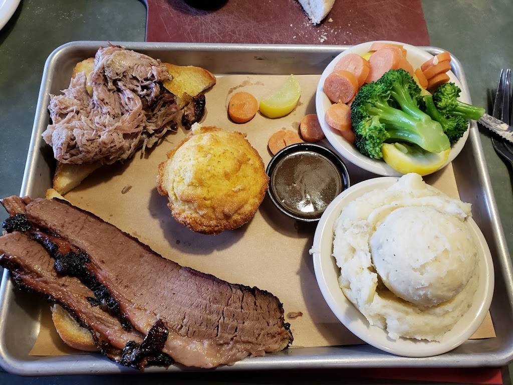 Finleys Grill & Smokehouse | restaurant | 140 E Columbia Ave, Battle Creek, MI 49015, USA | 2699683938 OR +1 269-968-3938