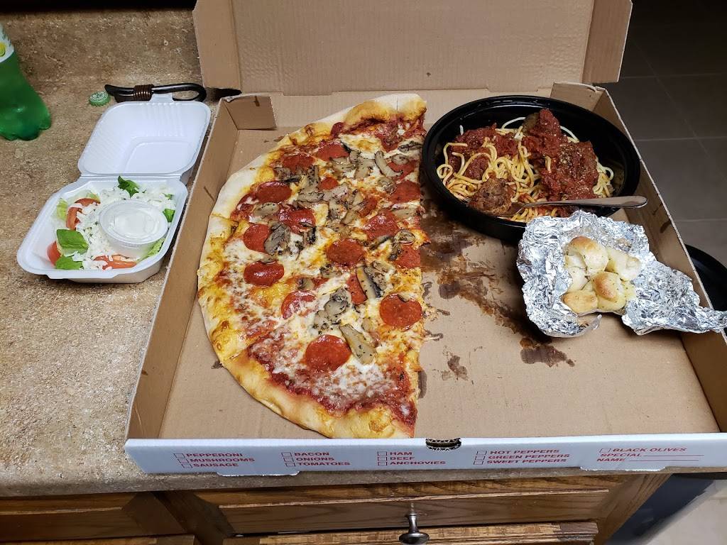 Carricos Pizza | restaurant | 1370 Union University Dr Ste B, Jackson, TN 38305, USA | 7312401033 OR +1 731-240-1033