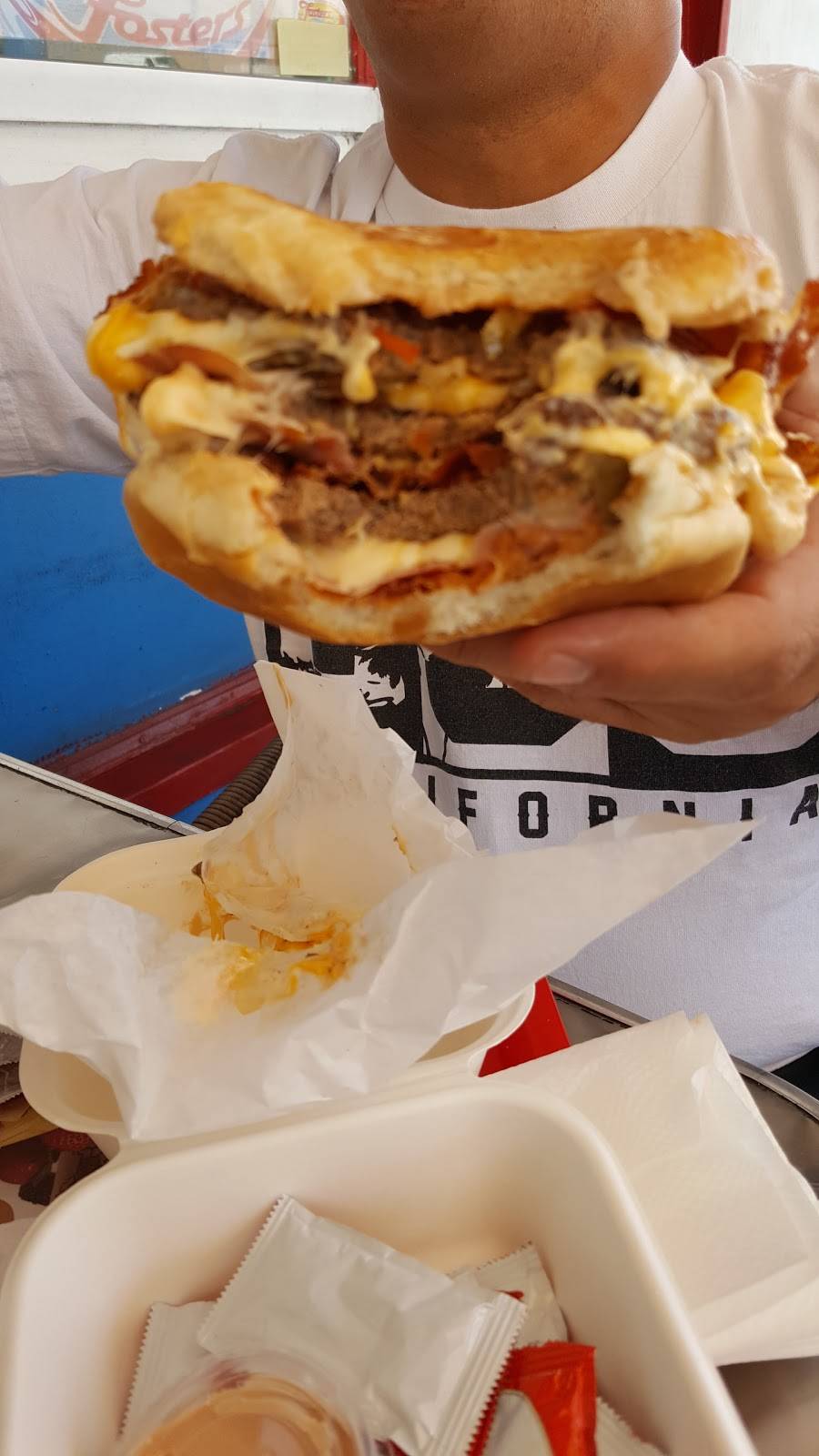 Fosters Freeze | restaurant | 201 S Glenoaks Blvd, Burbank, CA 91502, USA | 8188465906 OR +1 818-846-5906