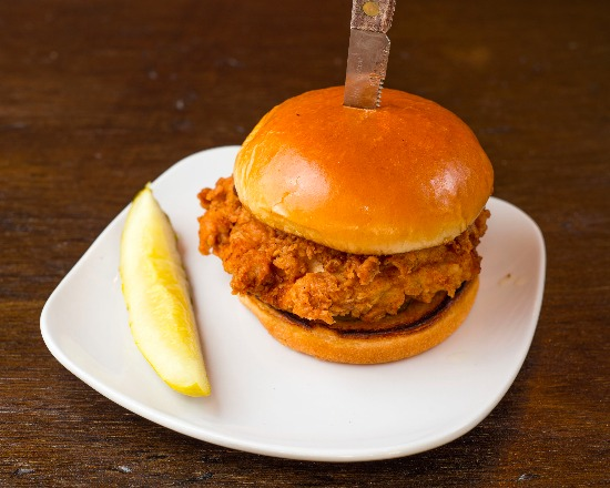 Hot Head Fried Chicken | restaurant | 2671 S Kinnickinnic Ave, Milwaukee, WI 53207, USA | 4148080481 OR +1 414-808-0481