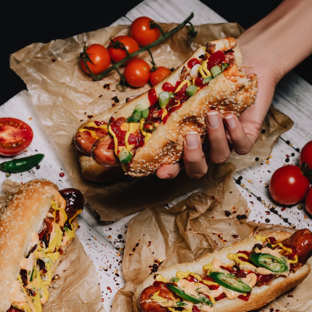 HotNDog | restaurant | 13346 Saticoy St, North Hollywood, CA 91605, USA | 8186404556 OR +1 818-640-4556